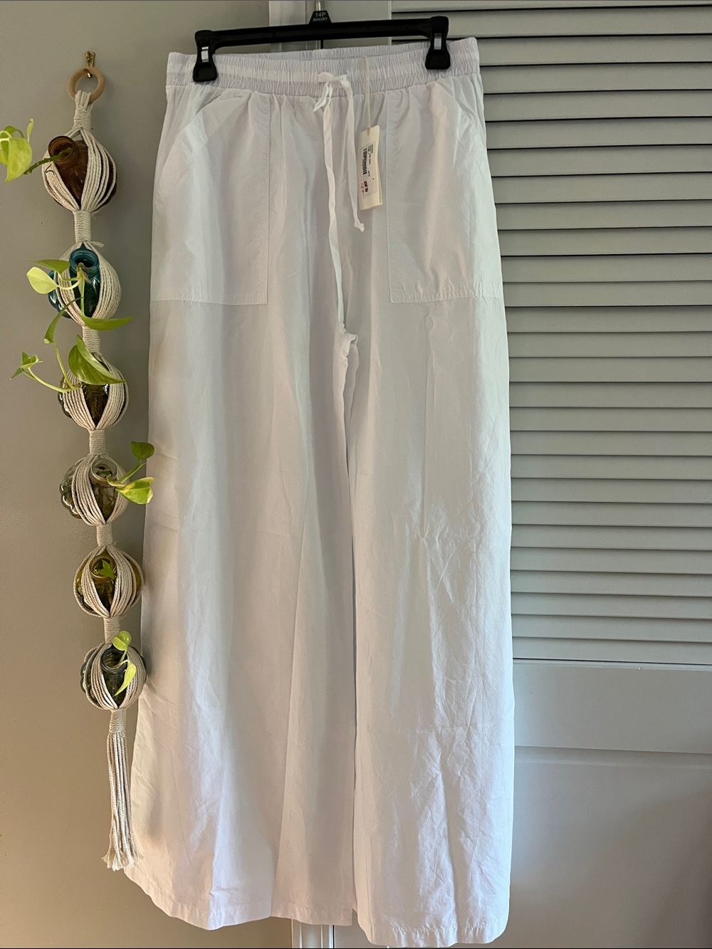Wide-Leg Drawstring Pants in White